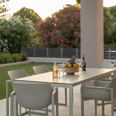 Aurelia Villa Vromonérion