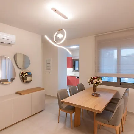 Aurelia Villa Vromonérion