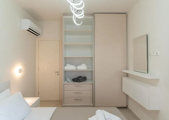 Aurelia * Vromonérion